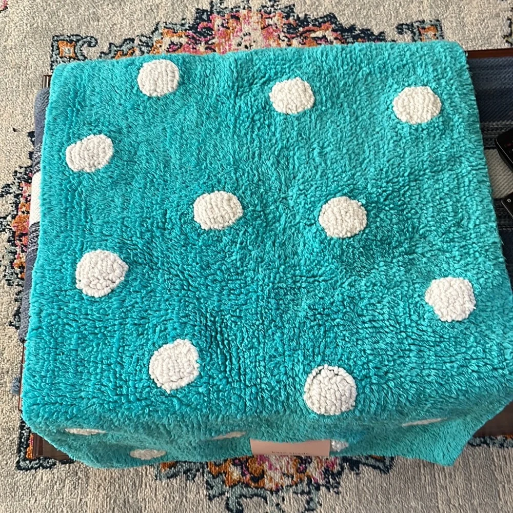 Kate Spade bath rug  21 by 34 inches NWT